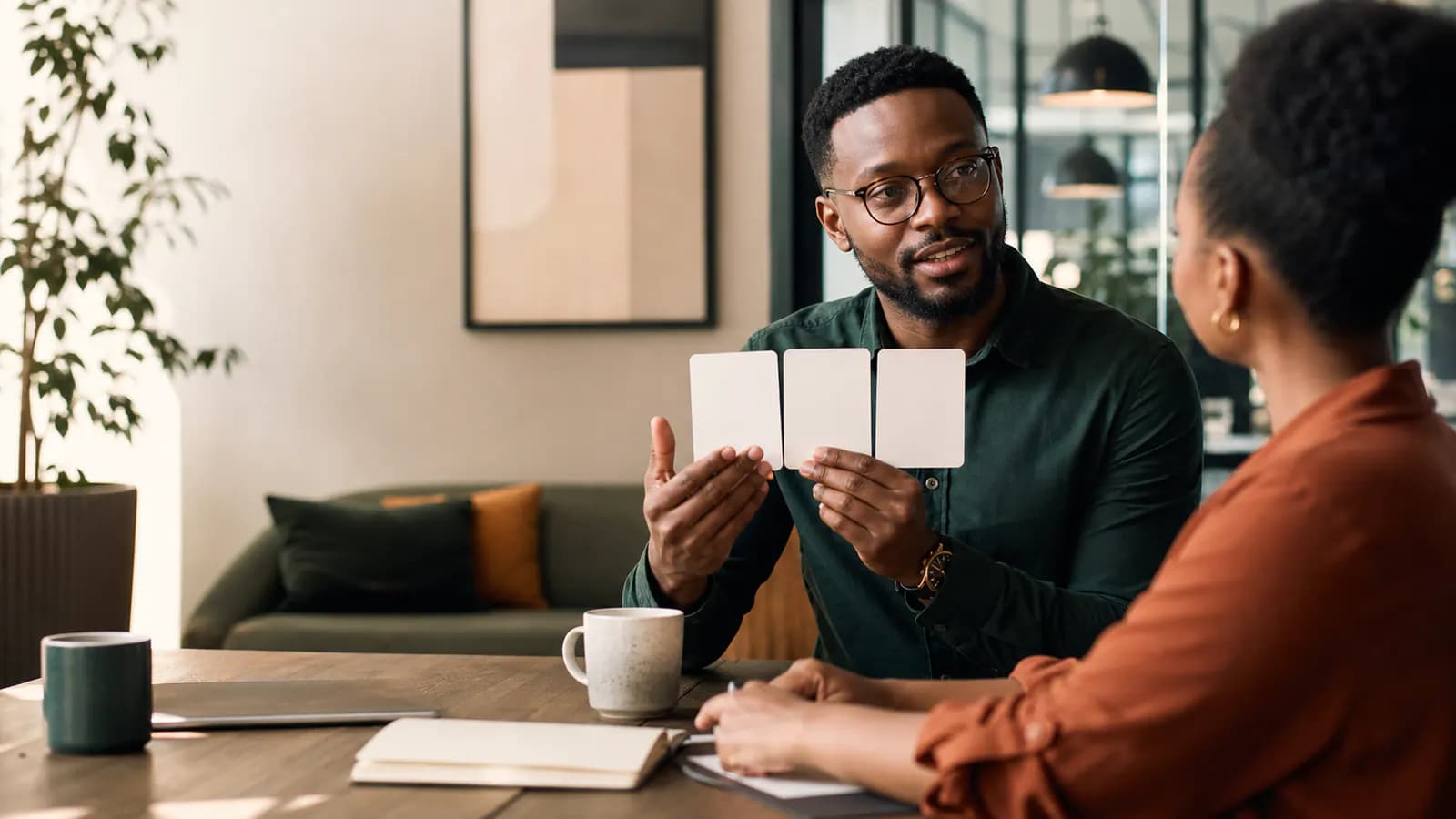 Candidate explaining three blank evidence cards to a hiring manager